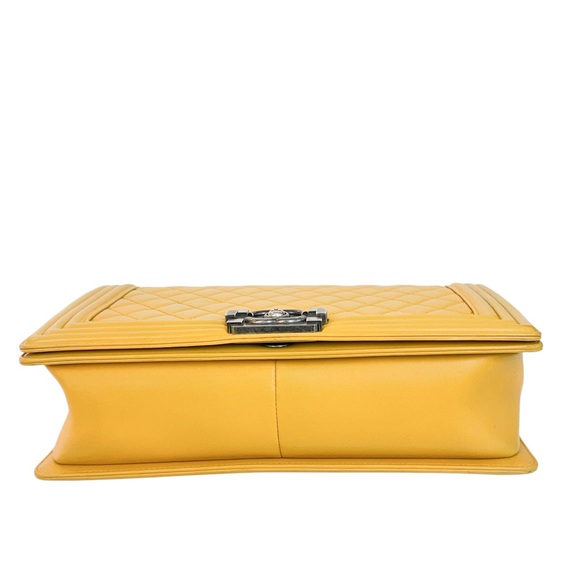 Chanel   Quilted New Medium Boy Flap Bag in yellow - Picture 7 of 16